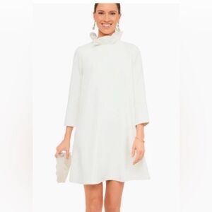 White ivory Daphne Dress
TUCKERNUCK small EUC